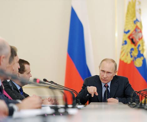 В правительстве выполнили более половины майских указов Путина