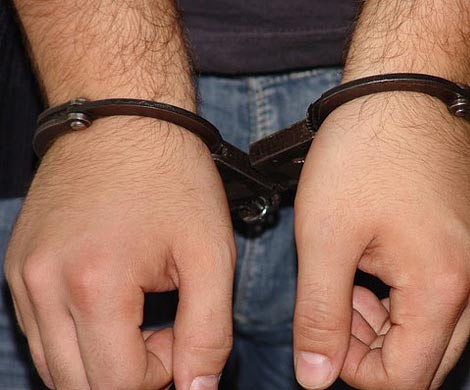 В Приморье мужчина сбежал из-под ареста и угнал машину