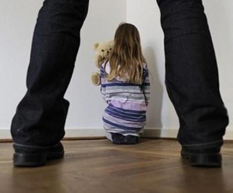 В Приморье педофил изнасиловал родственницу-первоклассницу