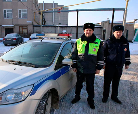 В Пскове сотрудники ГИБДД спасли мужчину, загоревшегося от вечного огня