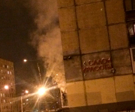 В районе Купчино в Петербурге загорелся салон красоты