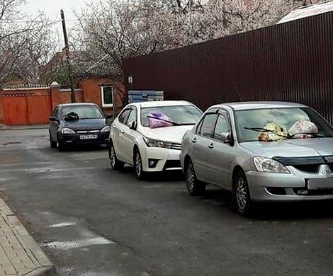 В Ростове на Западном автохамов наказали мусором