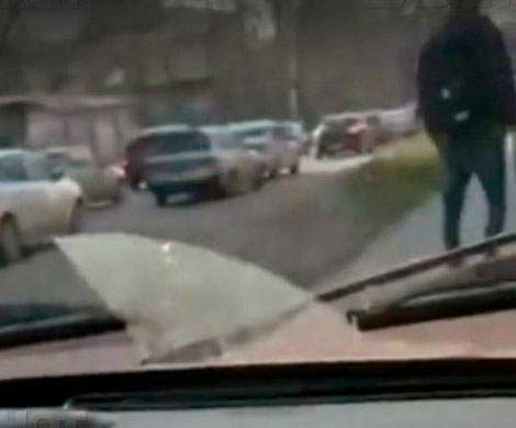 В Ростове студенты РГУПС на авто лихачили по тротуарам, матерились и снимали все на видео