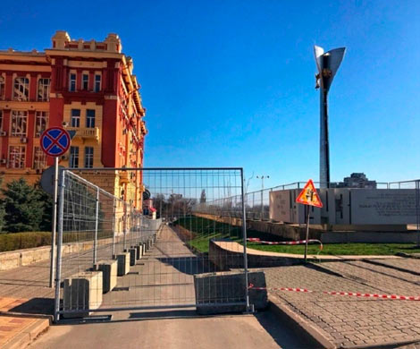 В Ростове Театральную площадь перекрыли от людей забором