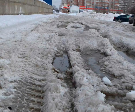 В Саратове скорая помощь на несколько часов увязла в колее