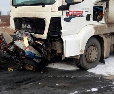 В Саратовской области 4 человека погибли в жутком ДТП с грузовиком