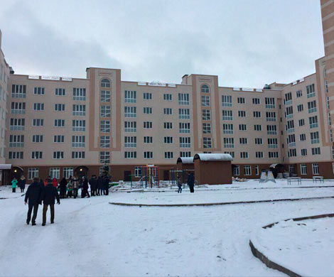 В Сергиевом Посаде в новостройке рухнул подземный паркинг и провалилась под землю детская площадка