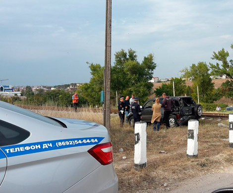 В Севастополе кроссовер попал под тепловоз‍