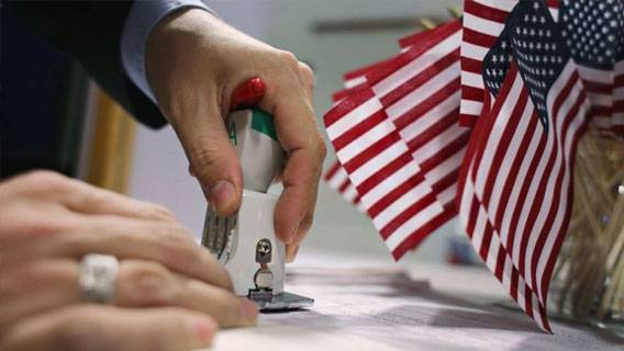 В США наблюдается рост зарплат «белых воротничков»