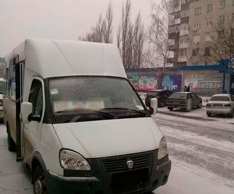 В Ульяновске буйный пассажир маршрутки устроил драку в салоне и разбил стекло