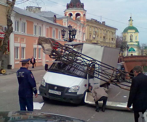 В Воронеже 40-тонная конструкция моста завалилась на людей