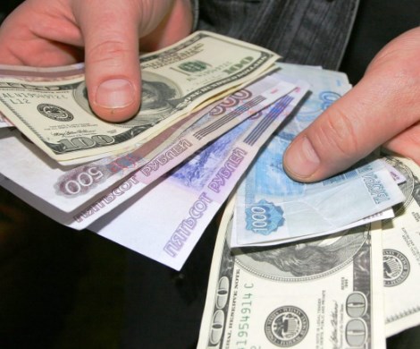 Валютный ад для россиян: вернут ли вкладчикам доллары?