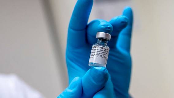 Великобритания запустила масштабные испытания бустерных доз вакцин от коронавируса