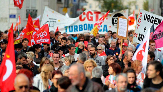 Во Франции на протесты против пенсионной реформы вышли около 92 000 человек