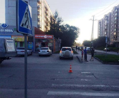 Водитель «Тойоты» сбил коляску с ребенком в Новосибирске