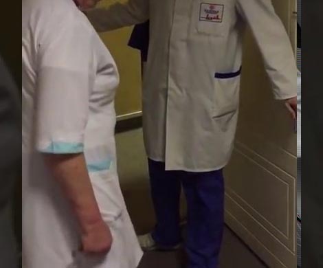 Врач Мариинской больницы Петербурга попросил раненого пациента подождать‍