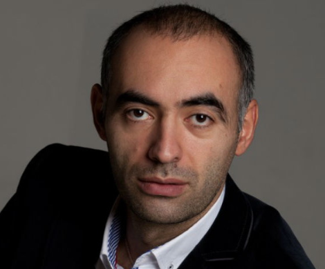 «Все дело в тайной комнате»: финалист «Битвы экстрасенсов» Зираддин Рзаев рассказал, кто устроил пожар в Нотр-Даме