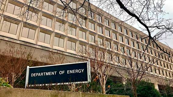 Высокопоставленного сотрудника Министерства энергетики США уволили после обвинений в краже багажа