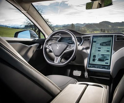 Хакеры отключили электромобиль Tesla во время движения 