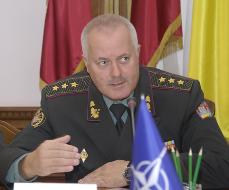 Янукович уволил главу Генштаба