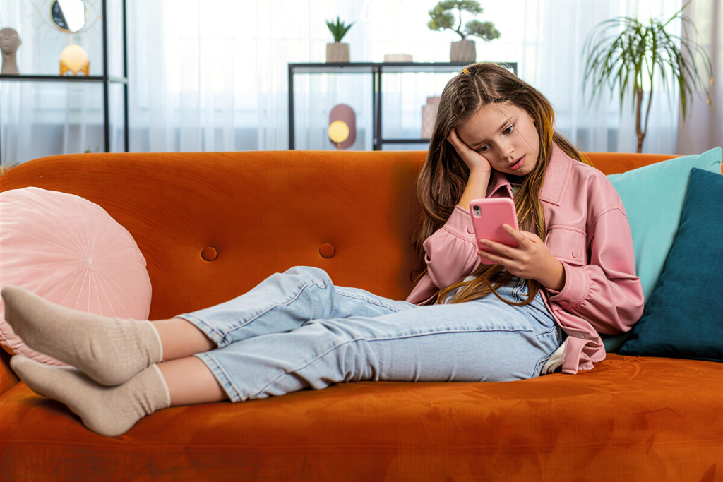 Экран не отпускает. Почему зависимость от гаджетов у детей опаснее любого таймера