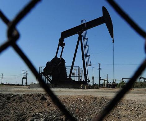 Экспортеры нефти обсуждают заморозку уровня добычи