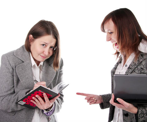 Экстраверты чаще манипулируют людьми, чем интроверты