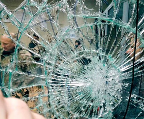 За что «люди со светлыми лицами» разгромили суд в Киеве	