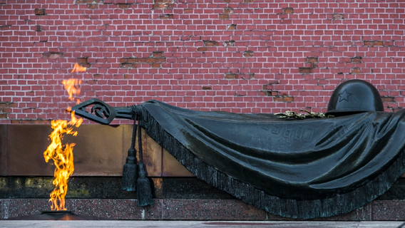 Зачем устроили хайп из-за 9 мая