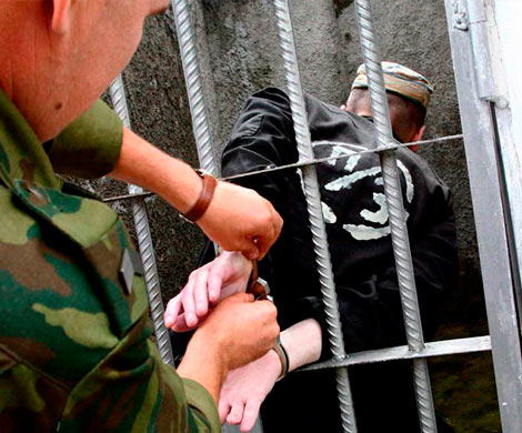 Заключенный Владимирского централа ударил гвоздем и укусил надзирателя