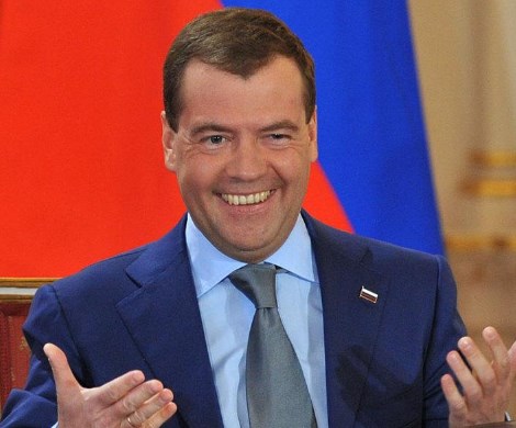 Зарплаты станут больше: правительство Медведева осчастливило бюджетников