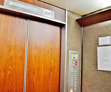 Женщина и ребенок чудом выжили после падения лифта в Домодедове‍