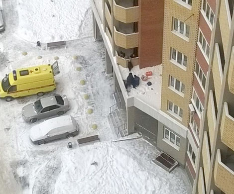 Житель Тюмени выжил, выпав с балкона 10-го этажа