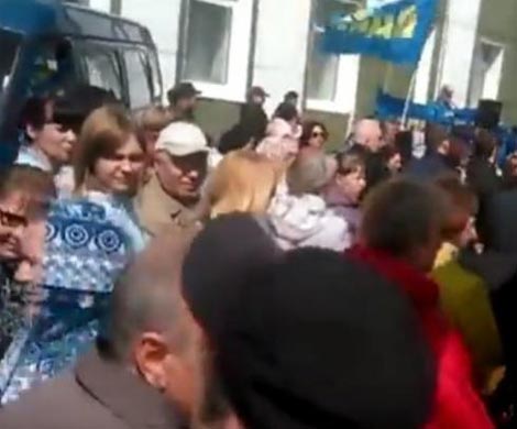 Жители Кургана устроили драку ради подарков от ЛДПР