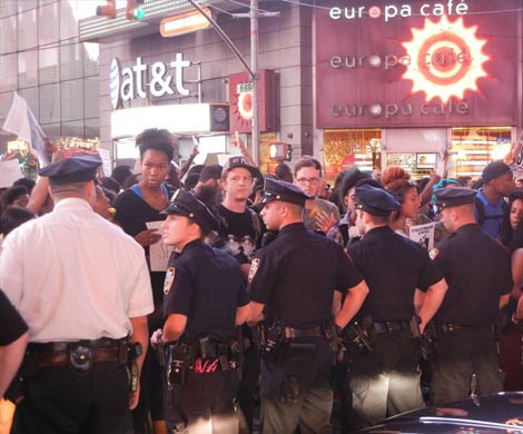 Жители Нью-Йорка продолжают протестовать