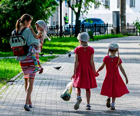 Журналисты подсчитали, что дает государство детям