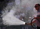 Жара на Roland Garros побила рекорды: теннисисты берут тайм-ауты, а болельщики просятся под шланги