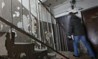 24-летнего курянина днем зарезали в подъезде собственного дома