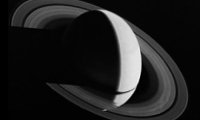 Сатурн продолжает преподносить сюрпризы