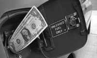 Дорожающая нефть напомнила о дорогом бензине