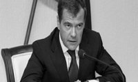 Медведев пригрозил министрам улицей