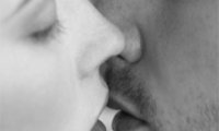 Поцелуй расскажет о человеке и спасет от автокатастрофы