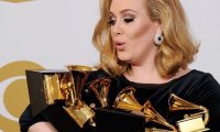 Адель после церемонии «Грэмми» отправилась в бургерную заедать стресс