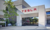 Акции Tesla упали на 5% после снижения цен и обновления Model 3