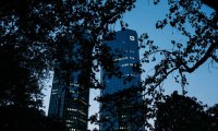 Американские регуляторы могут применить меры против Deutsche Bank из-за связей с Джеффри Эпштейном