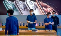 Apple ограничивает поставки iPhone из-за коронавируса