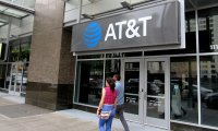 AT&T потеряла абонентов и выручку во 2 квартале из-за пандемии
