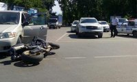 Автомобиль сбил мотоциклиста на проспекте Калинина в Барнауле