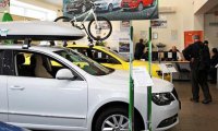 Автосалоны отложили подорожание иномарок