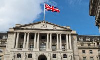 Банк Англии решил не изменять ставки, но предупредил о более медленном восстановлении экономики